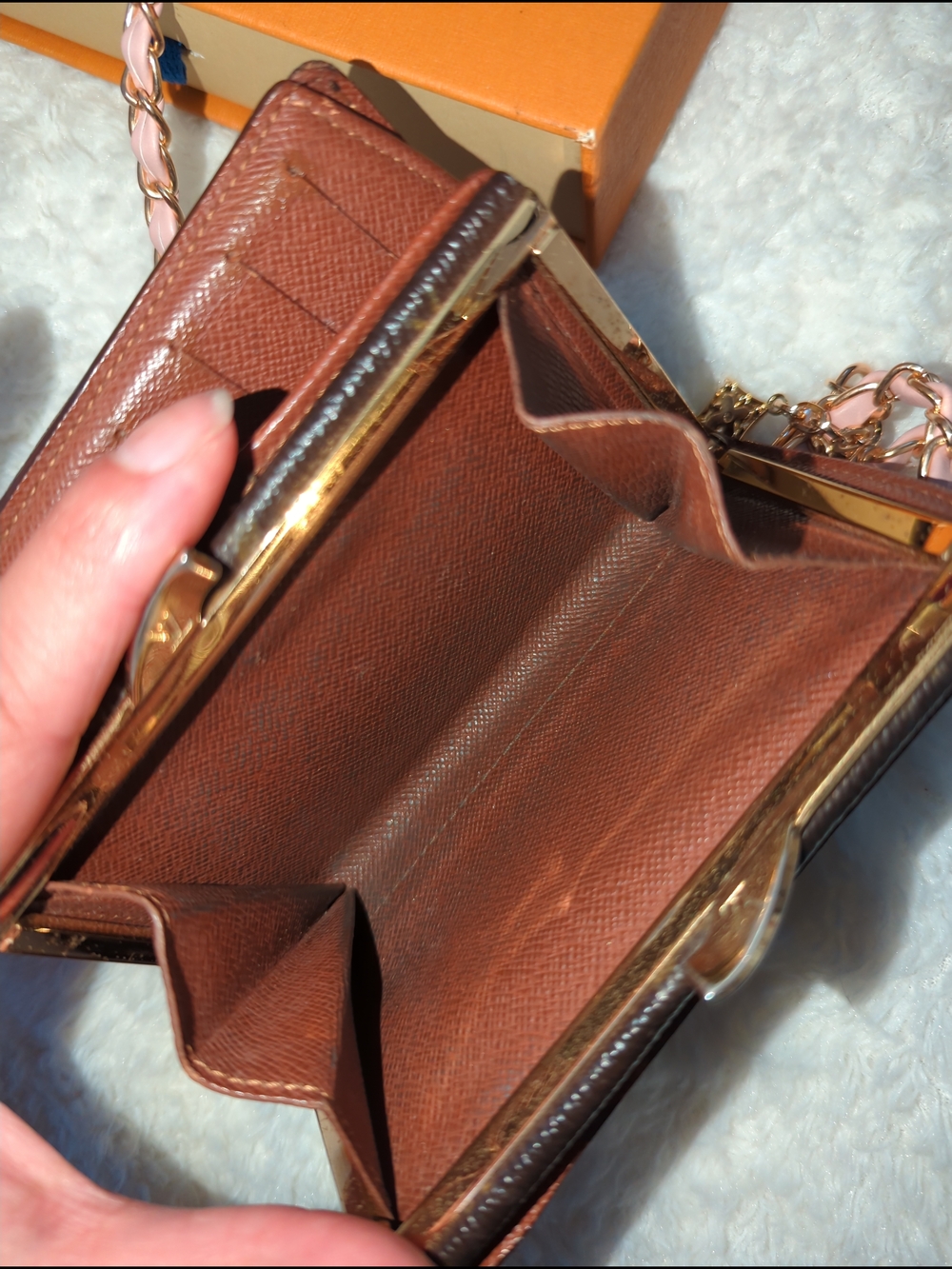 Louis Vuitton Authentic VNTG Kisslock Brown Monogram Wallet On Pink Chain + Box - Picture 5 of 7